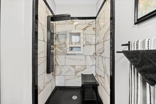 6523 Robar Tesora Street, Navarre, FL 32566