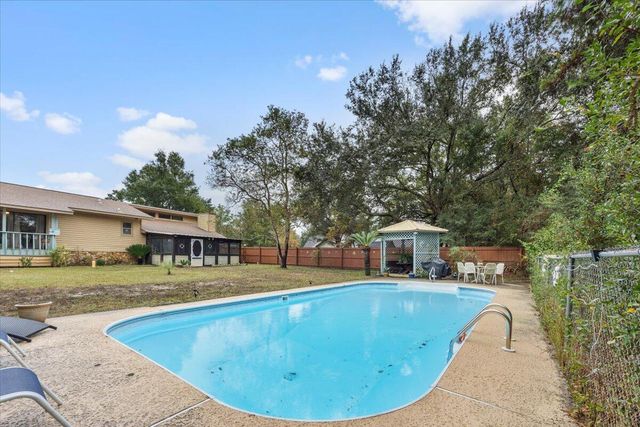 6523 Robar Tesora Street, Navarre, FL 32566