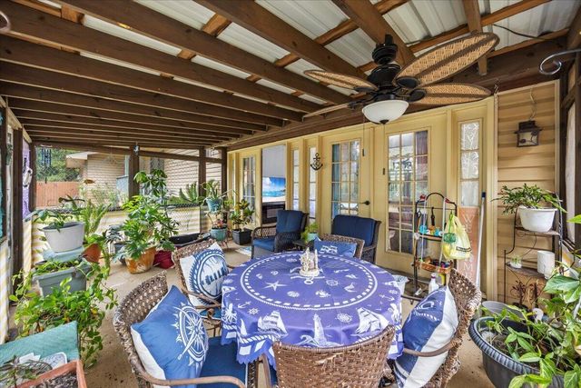 6523 Robar Tesora Street, Navarre, FL 32566