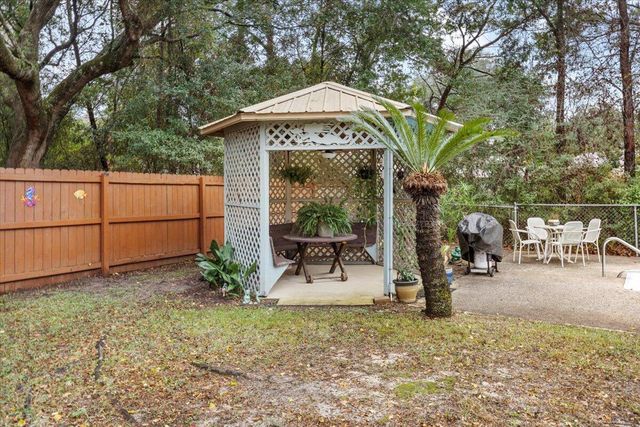 6523 Robar Tesora Street, Navarre, FL 32566