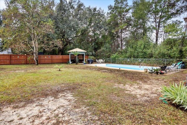 6523 Robar Tesora Street, Navarre, FL 32566