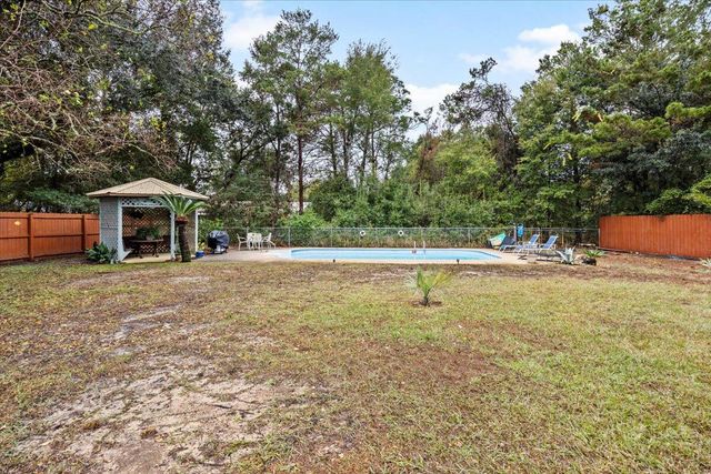 6523 Robar Tesora Street, Navarre, FL 32566