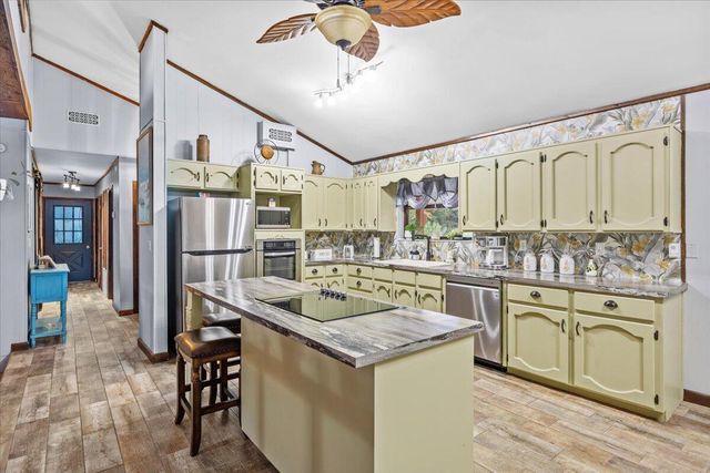 6523 Robar Tesora Street, Navarre, FL 32566