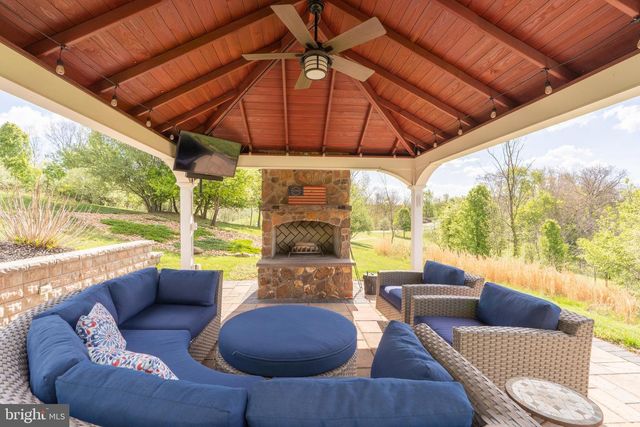 39803 CHARLES HENRY PL, Waterford, VA 20197