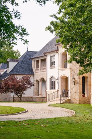 2410 Hidden River Ln, Franklin, TN 37069