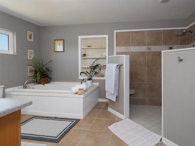 23053 NW 142ND AVENUE, High Springs, FL 32643