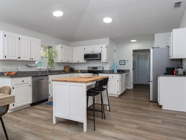23053 NW 142ND AVENUE, High Springs, FL 32643