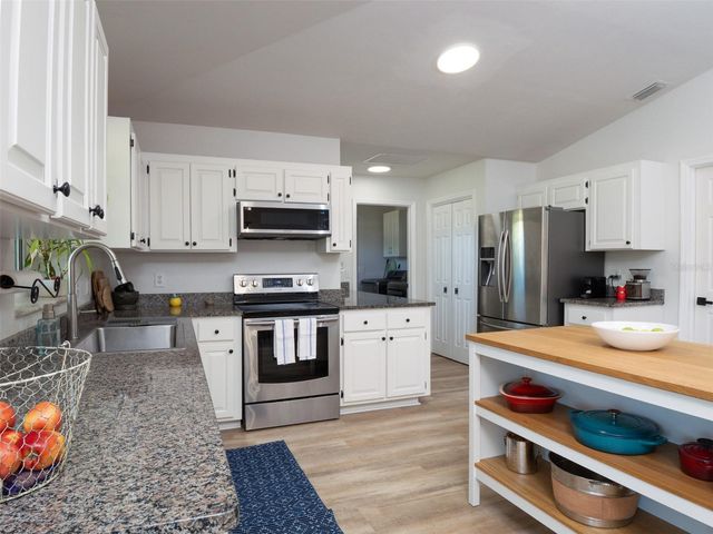 23053 NW 142ND AVENUE, High Springs, FL 32643