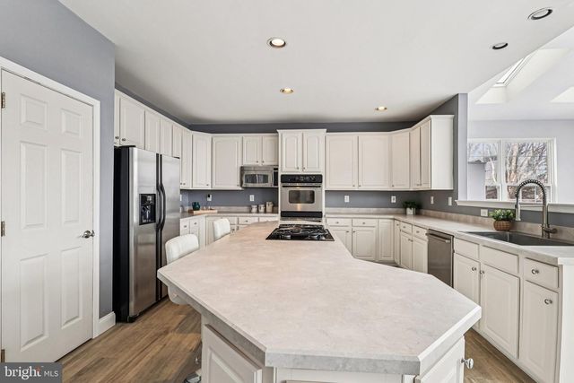 230 N SHADYBROOKE DR, Douglassville, PA 19518