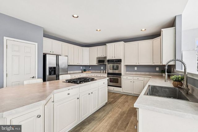 230 N SHADYBROOKE DR, Douglassville, PA 19518