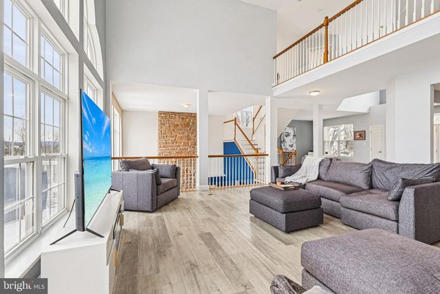 230 N SHADYBROOKE DR, Douglassville, PA 19518