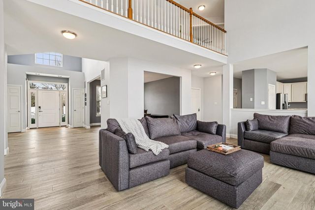 230 N SHADYBROOKE DR, Douglassville, PA 19518