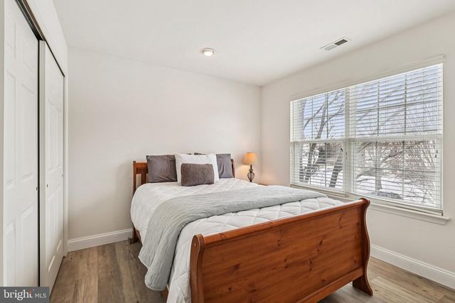 230 N SHADYBROOKE DR, Douglassville, PA 19518