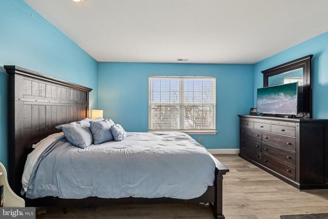 230 N SHADYBROOKE DR, Douglassville, PA 19518