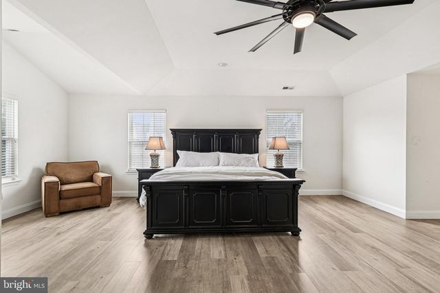 230 N SHADYBROOKE DR, Douglassville, PA 19518