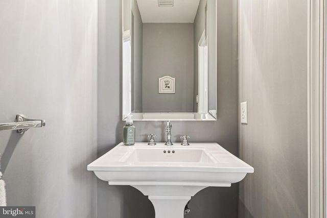 230 N SHADYBROOKE DR, Douglassville, PA 19518