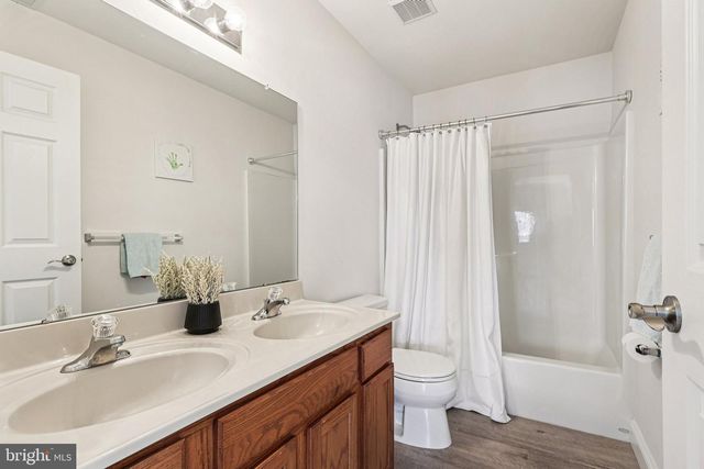 230 N SHADYBROOKE DR, Douglassville, PA 19518