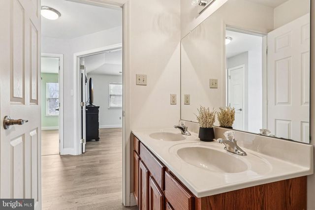 230 N SHADYBROOKE DR, Douglassville, PA 19518