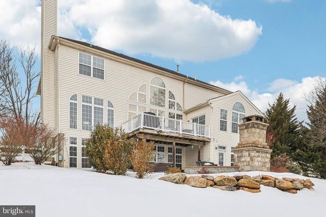 230 N SHADYBROOKE DR, Douglassville, PA 19518