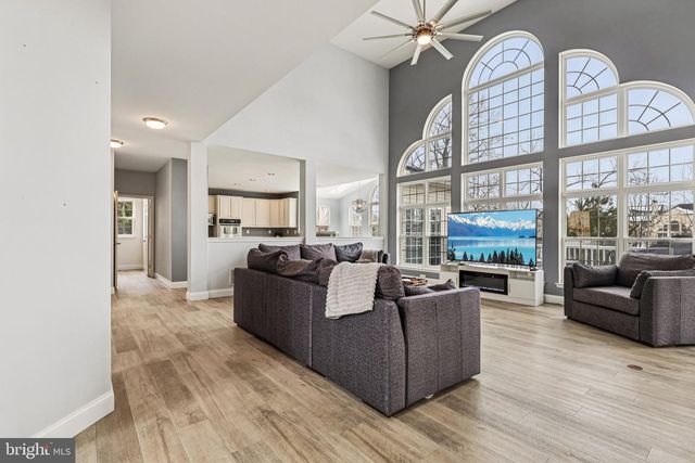 230 N SHADYBROOKE DR, Douglassville, PA 19518