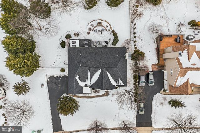 230 N SHADYBROOKE DR, Douglassville, PA 19518