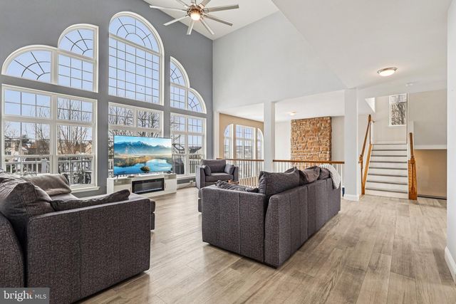 230 N SHADYBROOKE DR, Douglassville, PA 19518