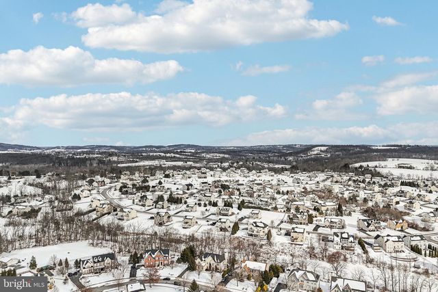 230 N SHADYBROOKE DR, Douglassville, PA 19518