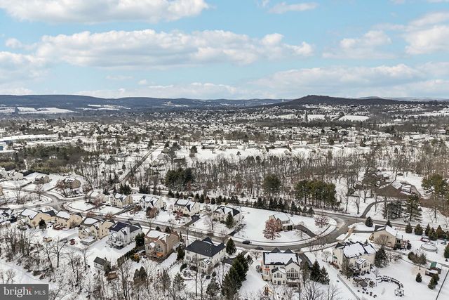 230 N SHADYBROOKE DR, Douglassville, PA 19518