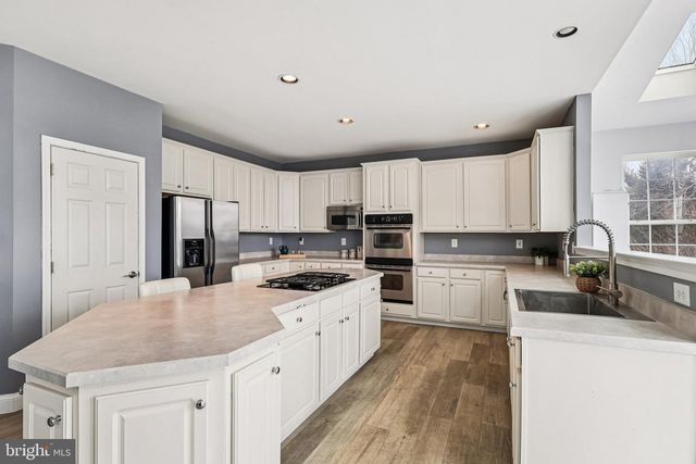 230 N SHADYBROOKE DR, Douglassville, PA 19518