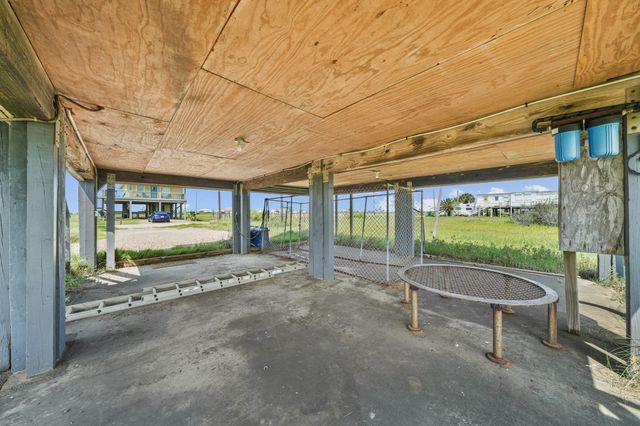 714 Caisson Street, Surfside Beach, TX 77541