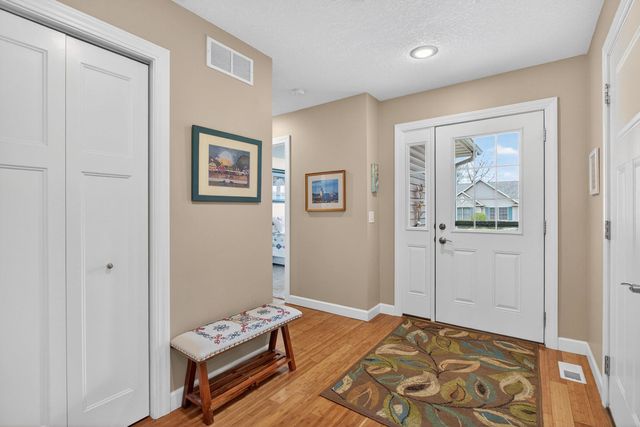 800 Hartz Court 800, Leclaire, IA 52753