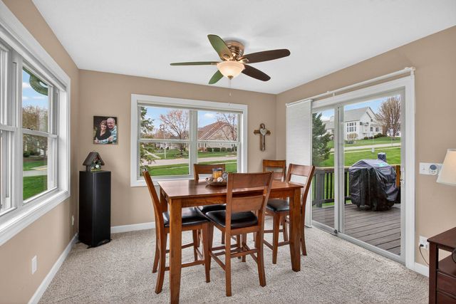 800 Hartz Court 800, Leclaire, IA 52753