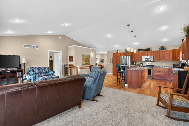 800 Hartz Court 800, Leclaire, IA 52753