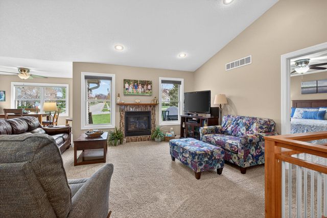 800 Hartz Court 800, Leclaire, IA 52753
