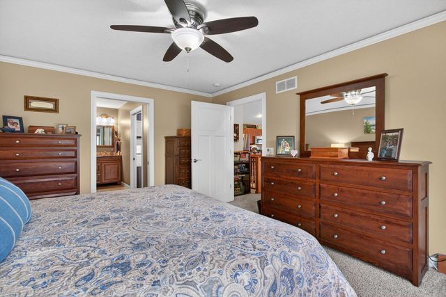 800 Hartz Court 800, Leclaire, IA 52753