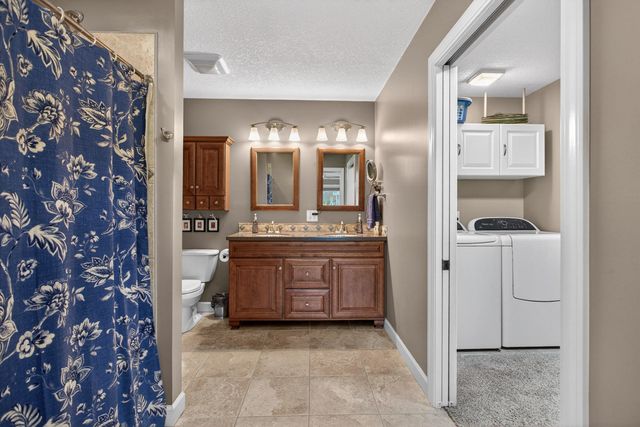 800 Hartz Court 800, Leclaire, IA 52753