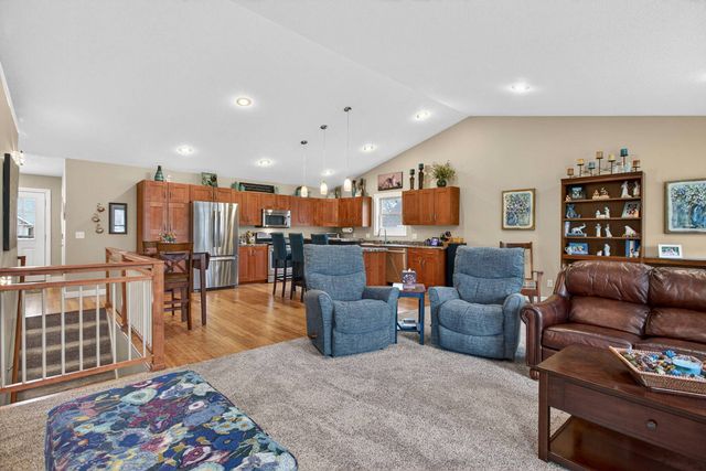 800 Hartz Court 800, Leclaire, IA 52753