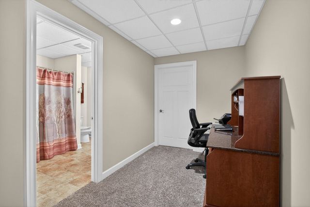 800 Hartz Court 800, Leclaire, IA 52753