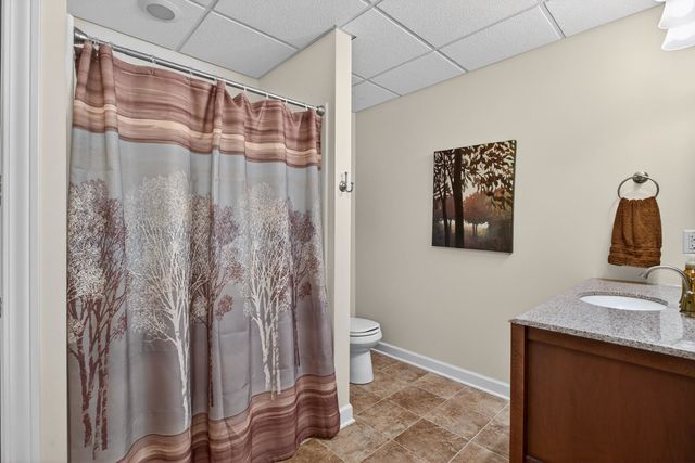 800 Hartz Court 800, Leclaire, IA 52753