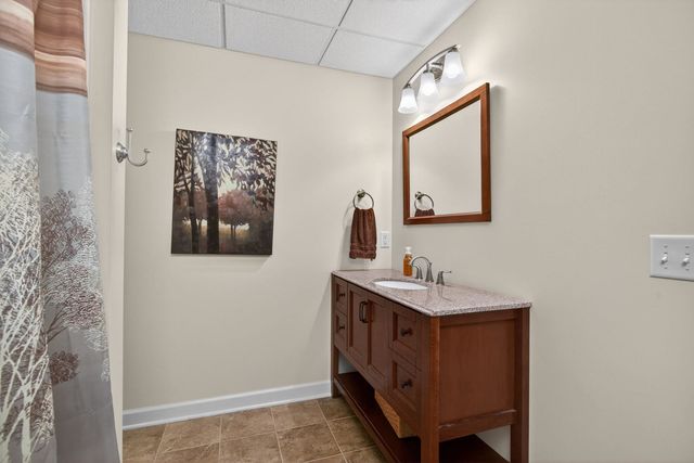 800 Hartz Court 800, Leclaire, IA 52753