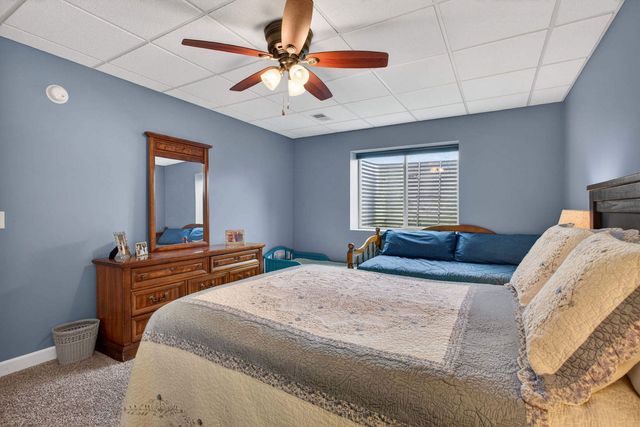 800 Hartz Court 800, Leclaire, IA 52753