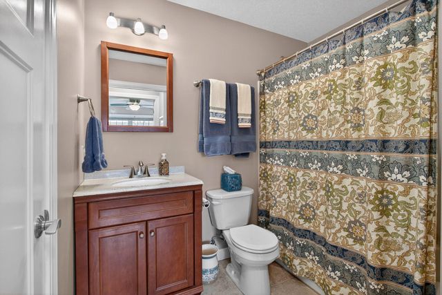 800 Hartz Court 800, Leclaire, IA 52753