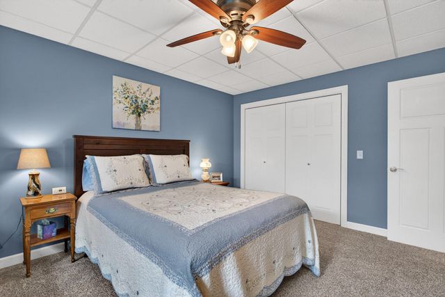 800 Hartz Court 800, Leclaire, IA 52753