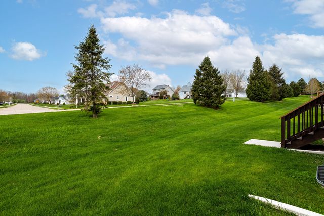 800 Hartz Court 800, Leclaire, IA 52753