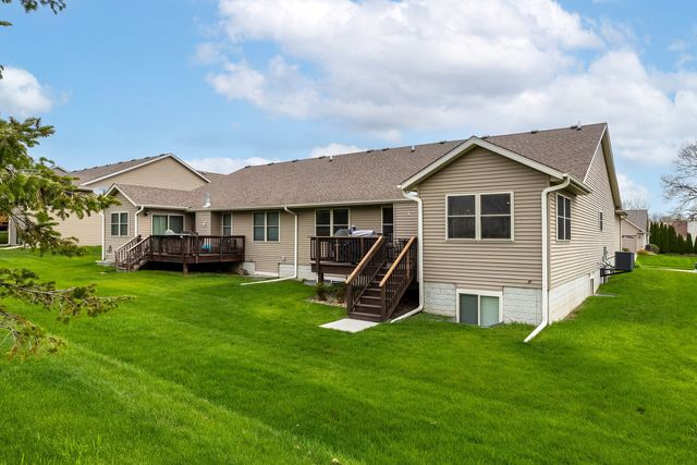 800 Hartz Court 800, Leclaire, IA 52753
