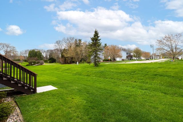 800 Hartz Court 800, Leclaire, IA 52753