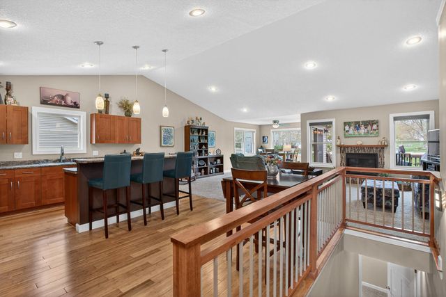 800 Hartz Court 800, Leclaire, IA 52753