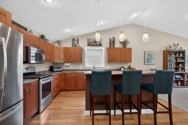 800 Hartz Court 800, Leclaire, IA 52753