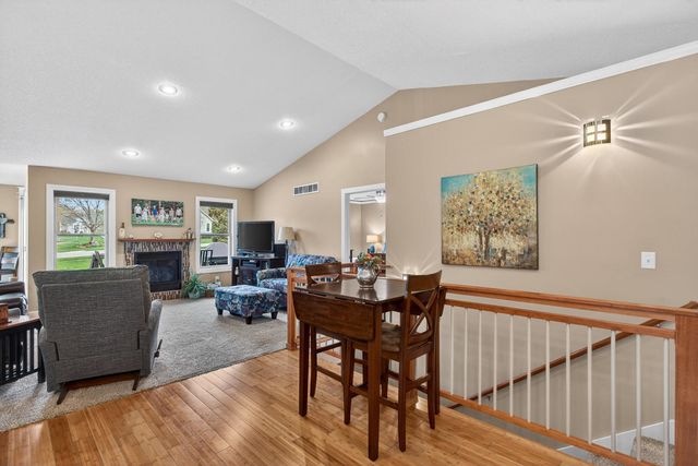 800 Hartz Court 800, Leclaire, IA 52753
