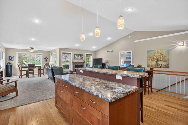 800 Hartz Court 800, Leclaire, IA 52753